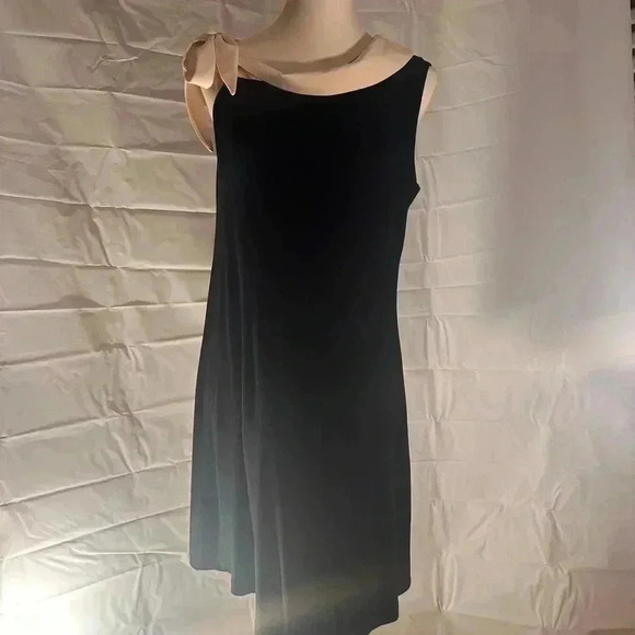 NWT Chic Black Dress with Bow Detail - Picture 1 of 9